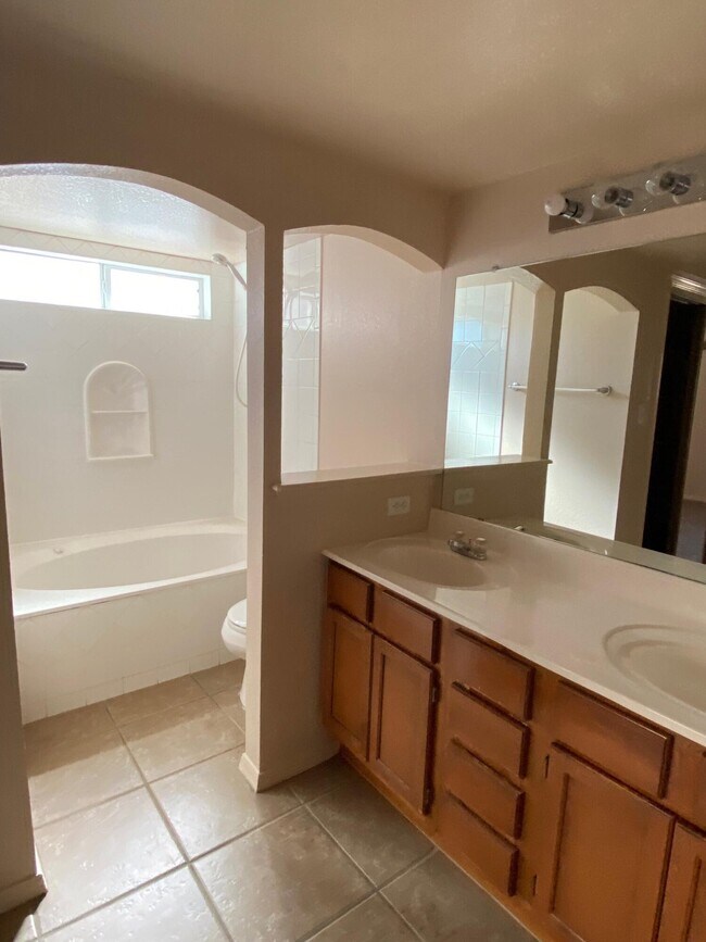 Building Photo - 7331 Corona Del Sol Dr