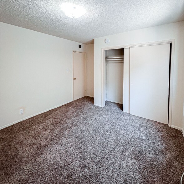 Building Photo - 1001 E Stearns Ave