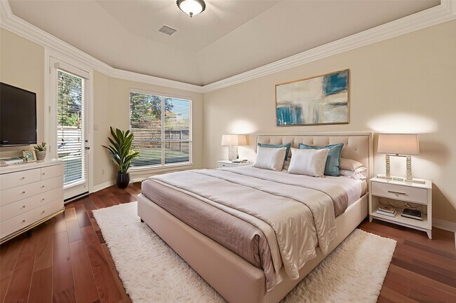 Building Photo - 2210 Bywater Dr