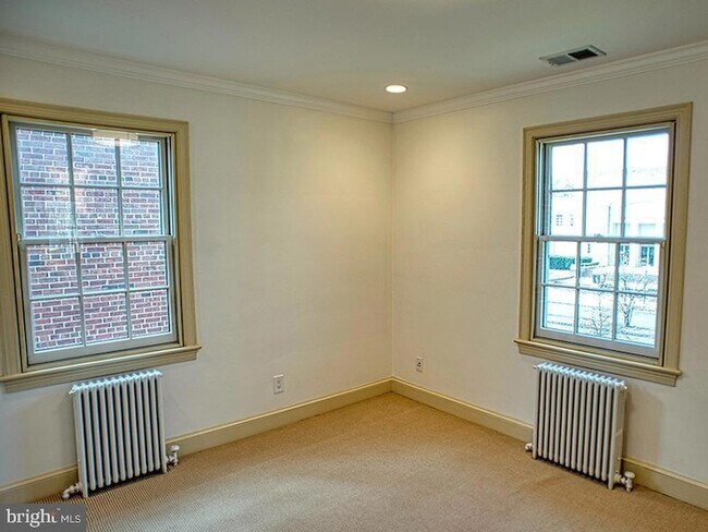 Building Photo - 4643 16th St NW