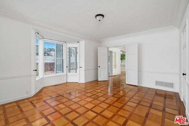 Building Photo - 234 S Roxbury Dr