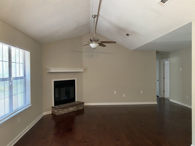 Building Photo - 803 E Oxford Ln