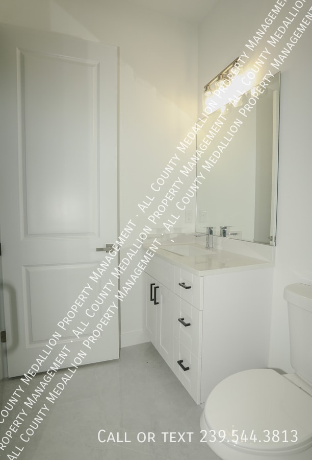 Building Photo - 141 Harold Ave S