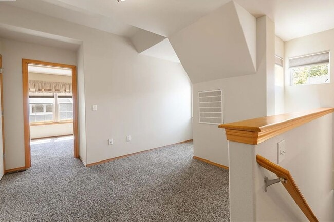 Building Photo - Craftsman Style Townhome in Private Neighb...