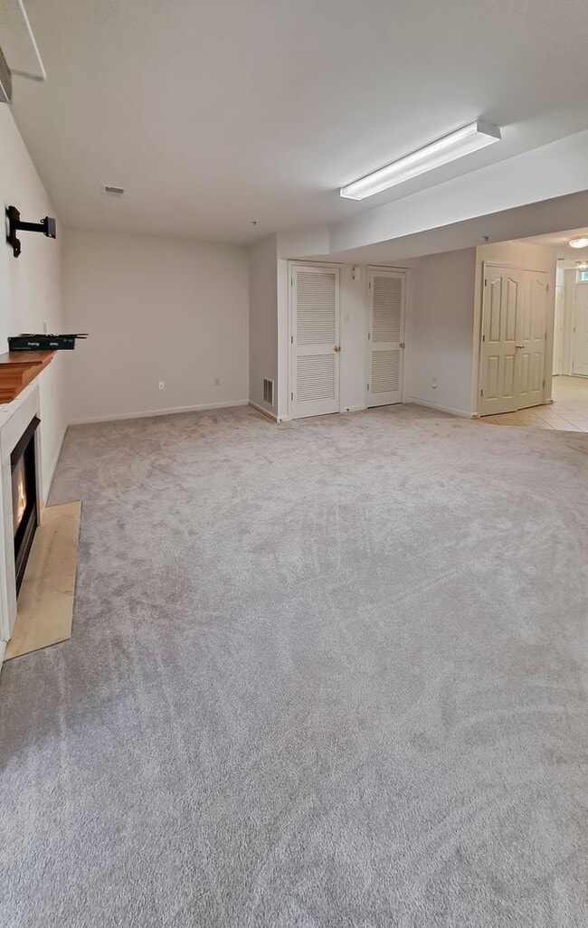 Building Photo - 3074 Esser Pl