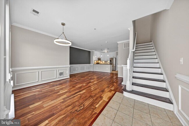 Building Photo - 15825 John Diskin Cir