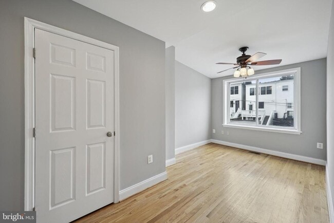 Building Photo - 428 Emerson St NW