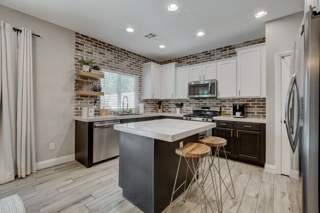 Building Photo - Providence Las Vegas 3 Bed and 3 Bath Home with Gated Community, Modern Upgrades & Resort-Style A...