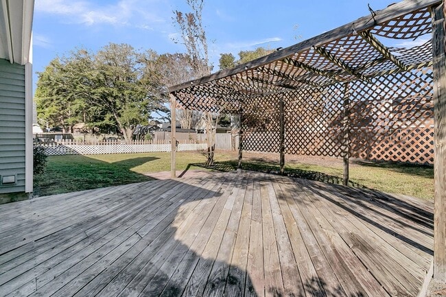 Building Photo - 111 Hopper Dr