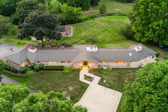 Building Photo - 208 Brookdale Ln