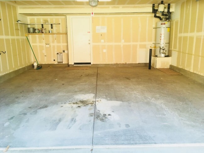 Building Photo - Capital Village 2 Bed, 2 Bath 1065 sft., H...