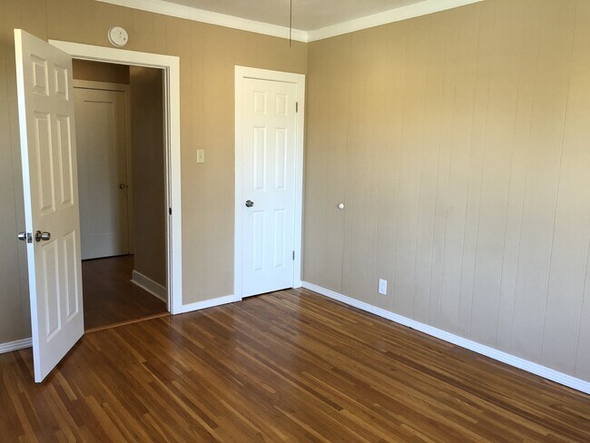 Building Photo - 507 E Cypress St