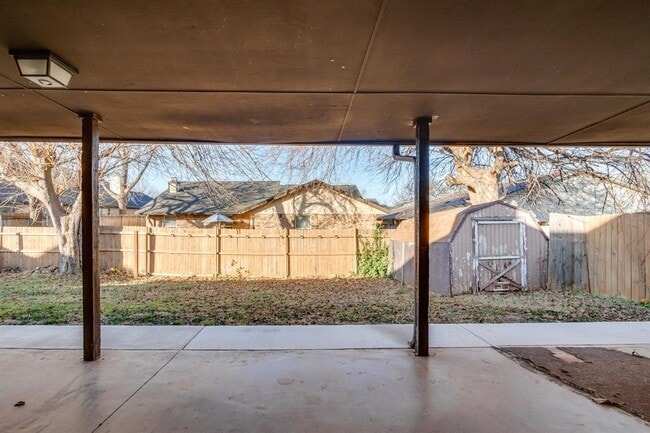 Building Photo - 2013 Tanglewood Dr