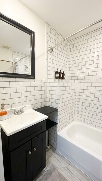 Building Photo - 985 Herkimer St