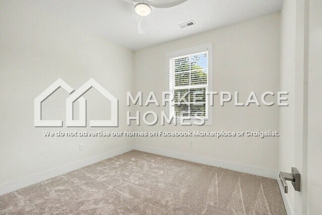 Building Photo - 7 Taverly Dr