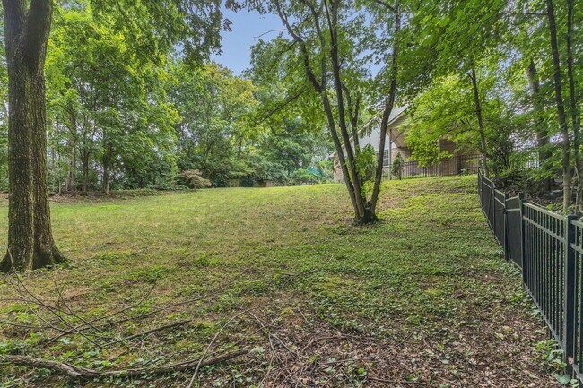 Building Photo - 5535 Thalman Dr
