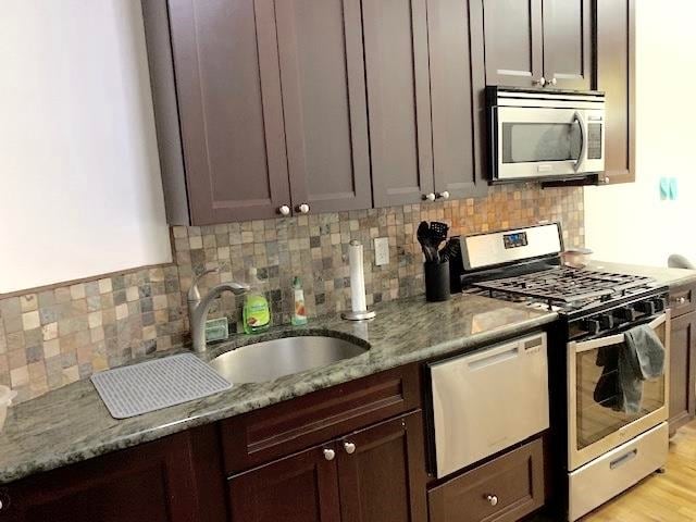 Building Photo - 228 1st St