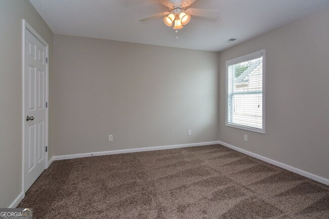 Building Photo - 3896 Pine Village Pl