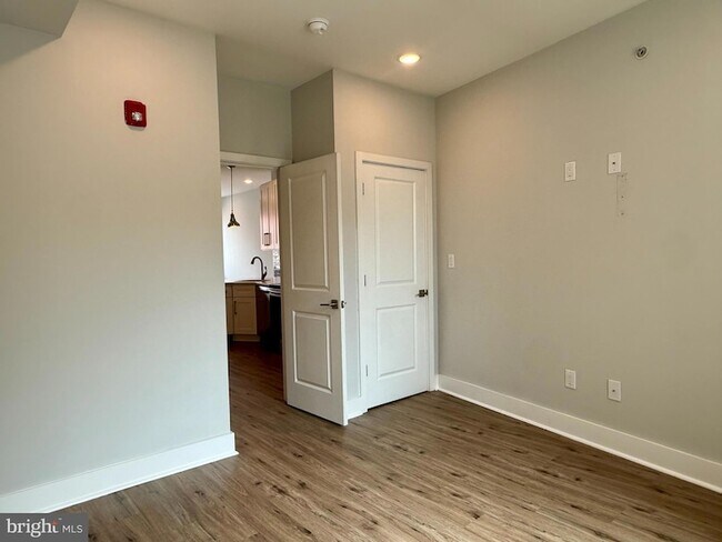 Building Photo - 2425 Frankford Ave