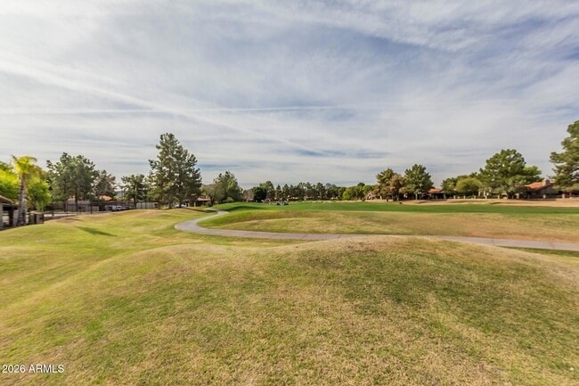 Building Photo - 4106 E Sunnyside Dr