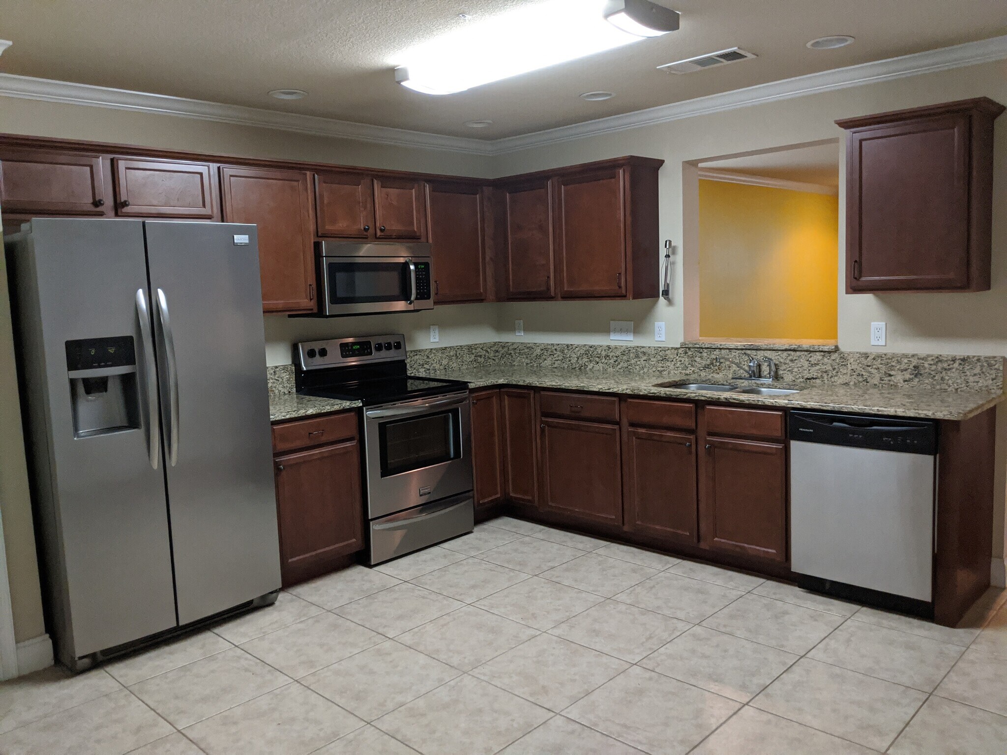 Building Photo - 4605 SW 48th Dr