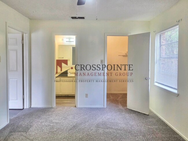 Building Photo - Tour Today! 3 Bedroom, 2 Bathroom Unit!