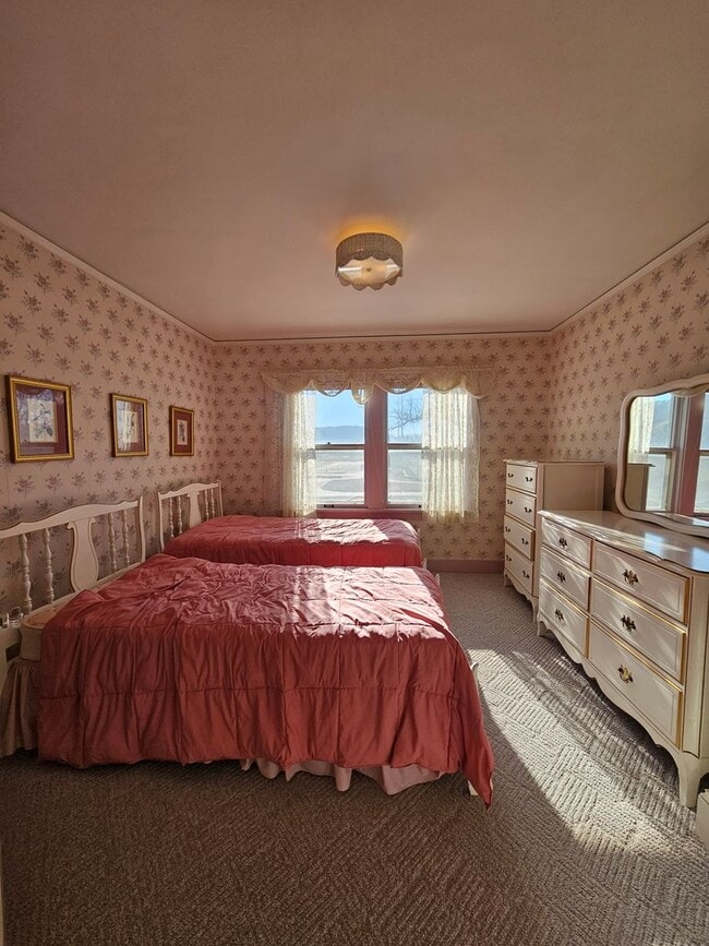 Building Photo - 4 BED | 2.5 BATH | DOUBLE GARAGE | WEST RAPID | FURNISHED