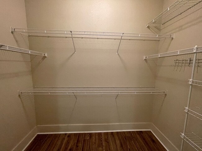 Building Photo - Spectacular 1-Bed/1-Bath w/ Office and STO...