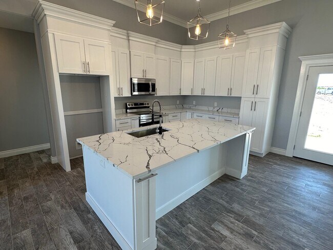 Building Photo - 523 Canyon Creek Dr