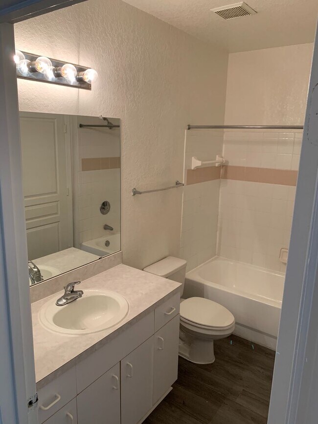 Building Photo - One Bedroom For Rent in New Tampa!
