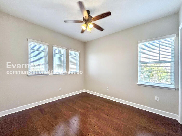 Building Photo - 13873 Benavente Ave