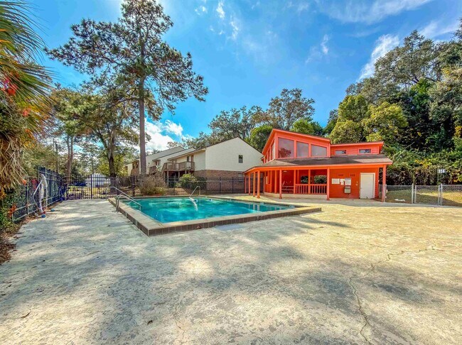 Building Photo - 1104 Greentree Ct