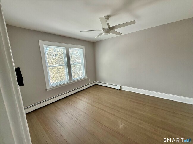 Building Photo - 24 Cross St