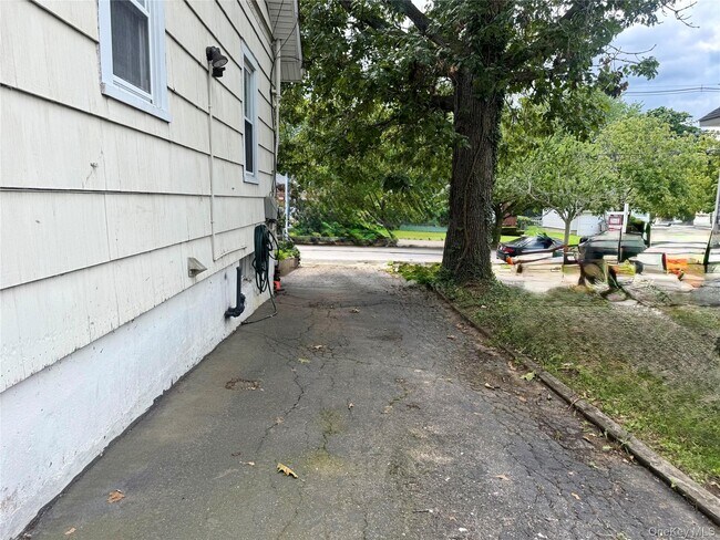 Building Photo - 175 S Brookside Ave