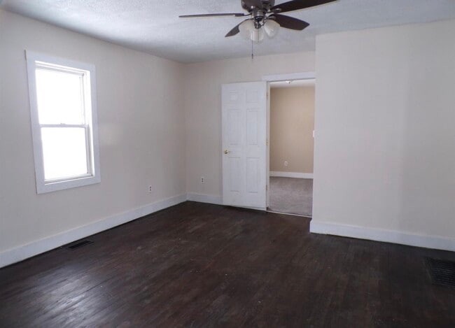 Building Photo - 327 W Thornton St