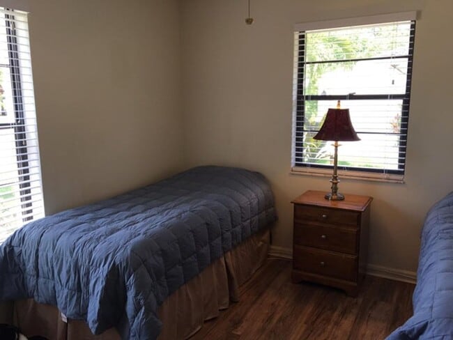 Building Photo - 745 Juniper Pl