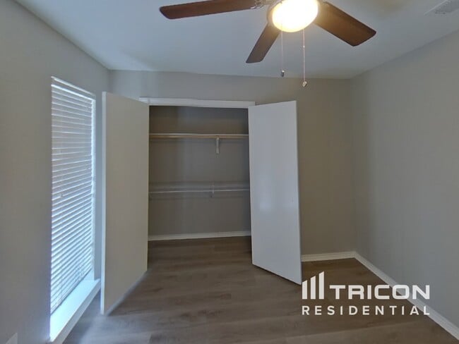 Building Photo - 10144 Desert Willow Dr