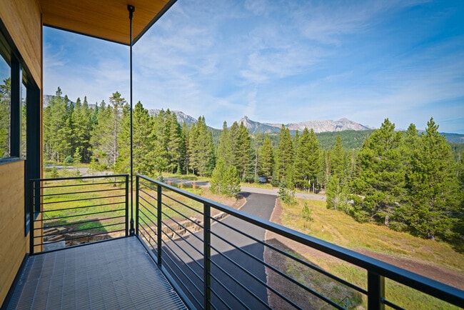 Building Photo - 730 Solitude Ln