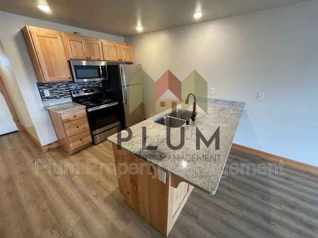 Primary Photo - 1245 Waverly St