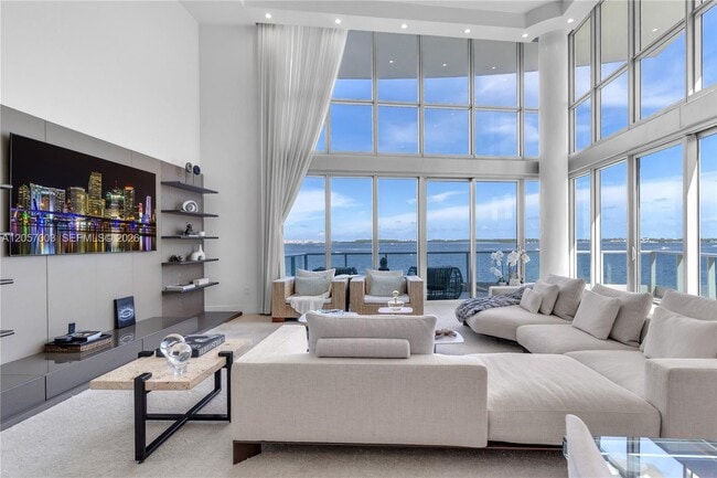 Building Photo - 1331 Brickell Bay Dr
