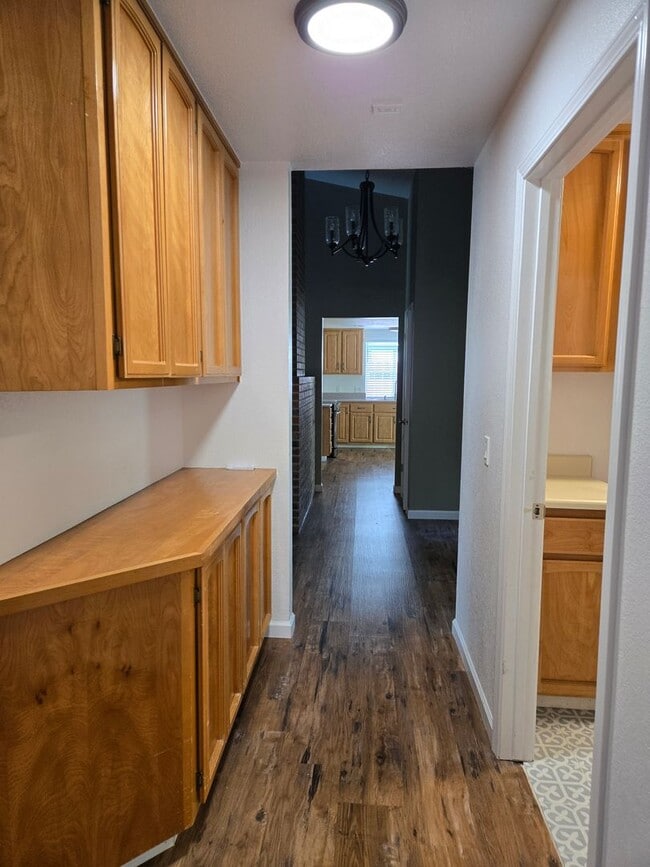 Building Photo - Charming 3BD/2BA Home in Quiet Cul-De-Sac with Solar & Included Landscaping