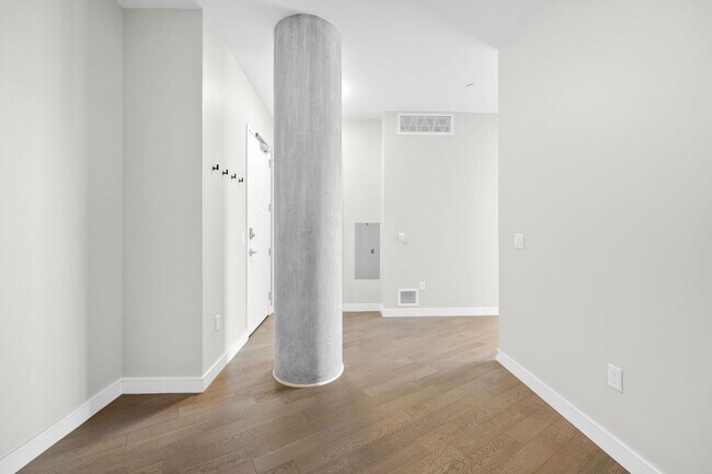 Building Photo - 6th Floor 1BD, 1.5BA Condo at the Lakehouse off Sloan's Lake