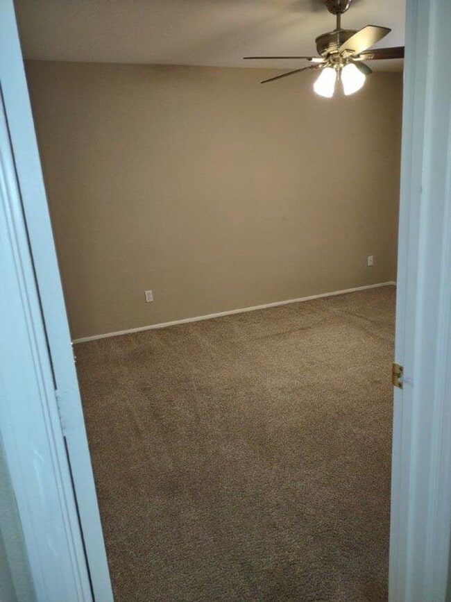 Building Photo - PEORIA ESTATES