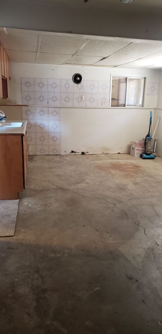 Building Photo - Nicely updated 3+ bedroom, 2 bath duplex