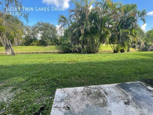 Building Photo - 10169 Twin Lakes Dr