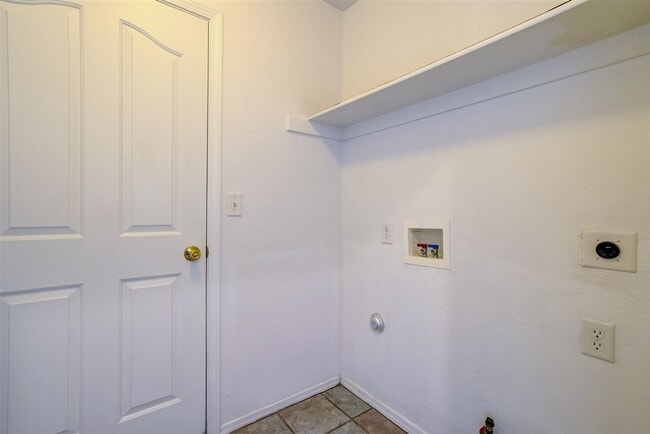 Building Photo - 3 bed, 2 bath home in Prescott Valley