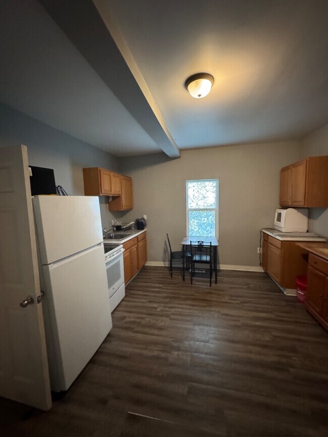 Building Photo - 511 Crouse St