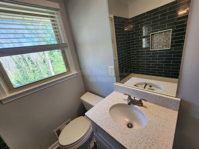 Building Photo - 1750 Boulderview Dr SE