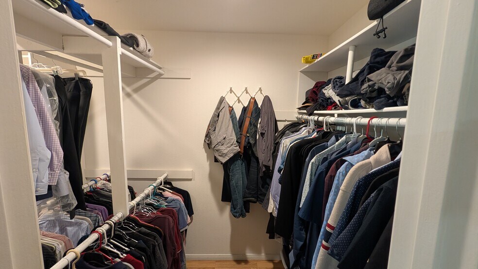 Building Photo - 25432 Esrose Ct