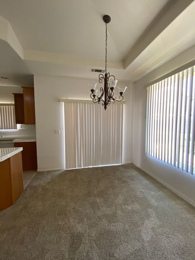 Building Photo - Beautiful Somerset Single Story Townhome N...